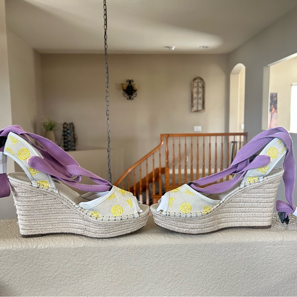 Women's Guess Halona Wedge Sandals with Pink and Yellow Accents, NWT, no box. - Picture 6 of 7